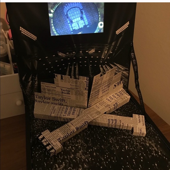 Taylor Swift vip backstage box - Picture 3 of 4